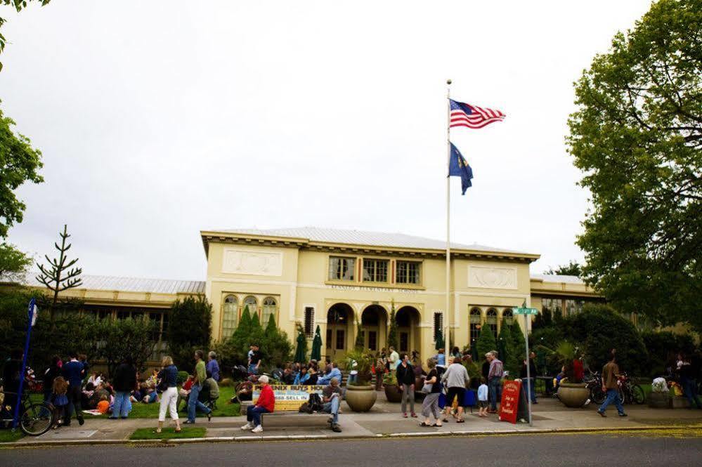 Hotel Mcmenamins Kennedy School Portland Zewnętrze zdjęcie